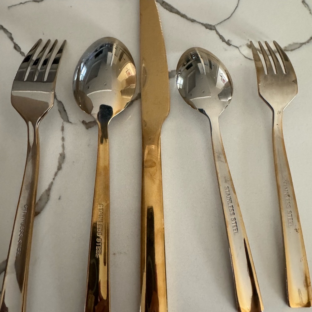 Gold Flatware Cutlery Set - 5-Piece Home Dining Collection - Picture 5 of 6